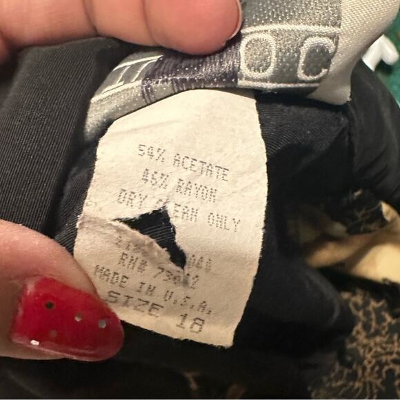 Vintage Studio C Floral Printed Button-Up Shirt – Retro Bloom Style - Picture 7 of 8